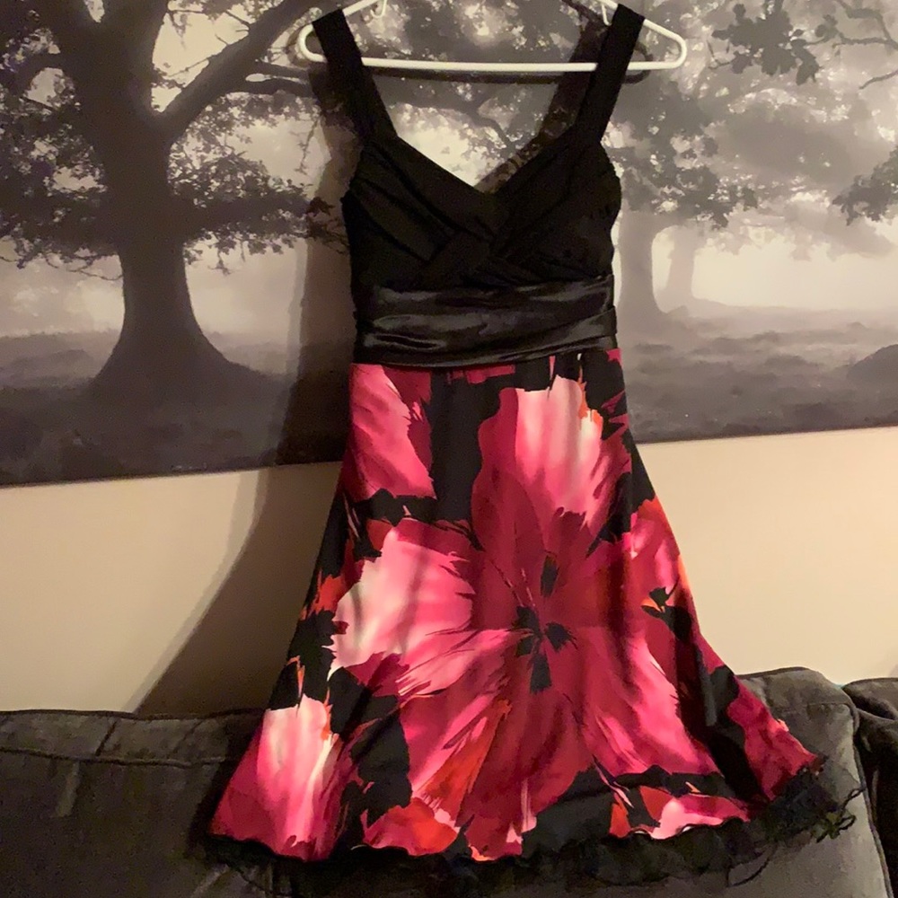 🌹HOST PICK 🌹✨Jolie Floral formal dress 6p